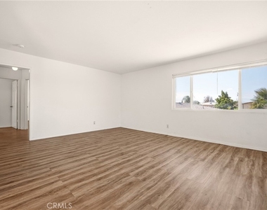 1234 W Rosewood Court - Photo Thumbnail 5