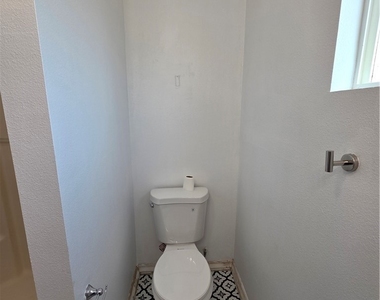 863 N 9th Avenue - Photo Thumbnail 17