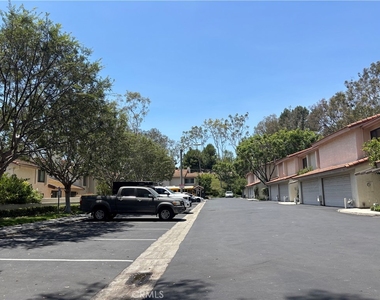 957 Creekside Drive - Photo Thumbnail 1