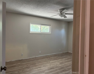 471 Whitney - Photo Thumbnail 3