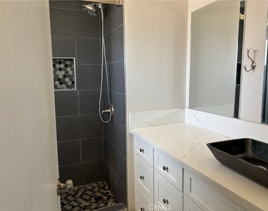 471 Whitney - Photo Thumbnail 4