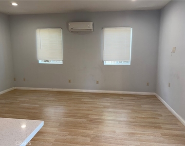 20324 Oxnard Street - Photo Thumbnail 2
