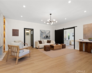 6016 N Woodlake Avenue - Photo Thumbnail 3