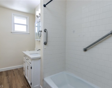 22436 Ave San Luis - Photo Thumbnail 15