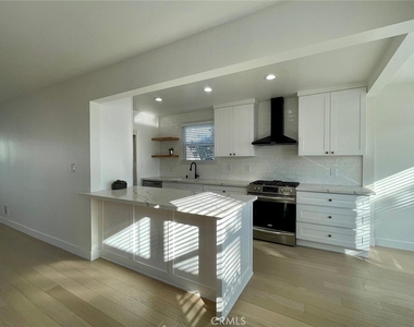 5427 W 135th Street - Photo Thumbnail 3
