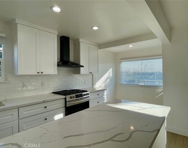 5427 W 135th Street - Photo Thumbnail 4