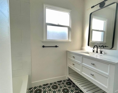 5427 W 135th Street - Photo Thumbnail 8