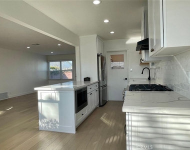 5427 W 135th Street - Photo Thumbnail 5
