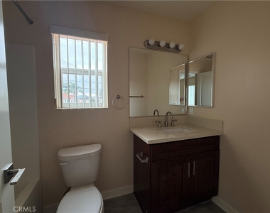 242 S Redwood - Photo Thumbnail 7