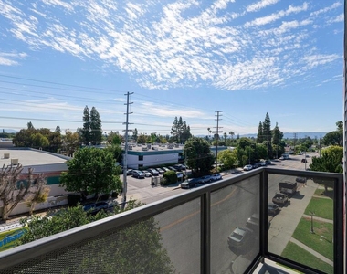 18900 Parthenia Street - Photo Thumbnail 17