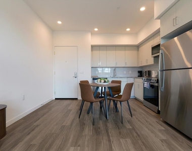 18900 Parthenia Street - Photo Thumbnail 3