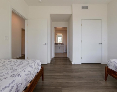 18900 Parthenia Street - Photo Thumbnail 22