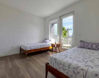 18900 Parthenia Street - Photo Thumbnail 18
