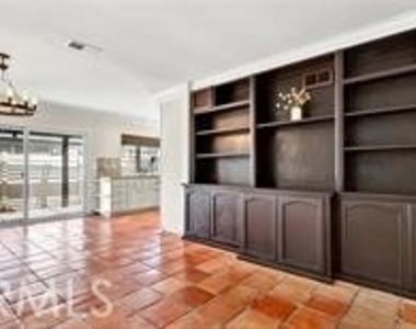 17452 Mayor - Photo Thumbnail 8