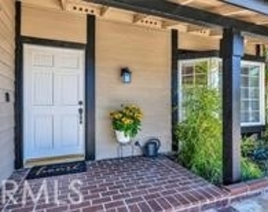 17452 Mayor - Photo Thumbnail 3