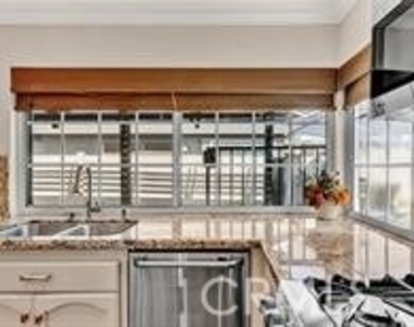 17452 Mayor - Photo Thumbnail 20