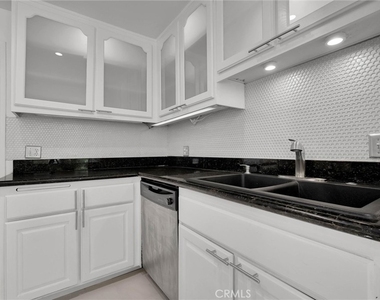 1401 S Bentley - Photo Thumbnail 9