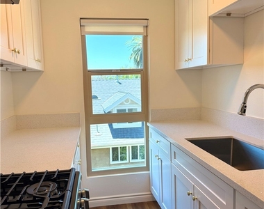1651 Golden Gate - Photo Thumbnail 3