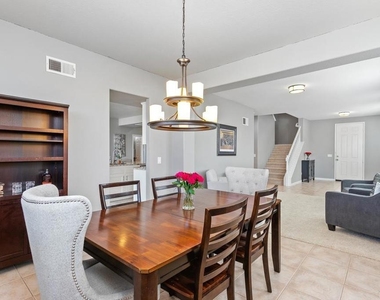 1071 Greenway Rd - Photo Thumbnail 7