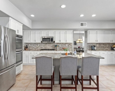 1071 Greenway Rd - Photo Thumbnail 9