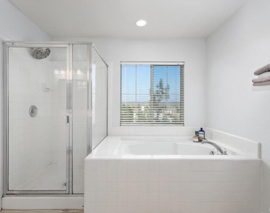 1071 Greenway Rd - Photo Thumbnail 25
