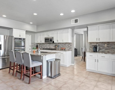 1071 Greenway Rd - Photo Thumbnail 8