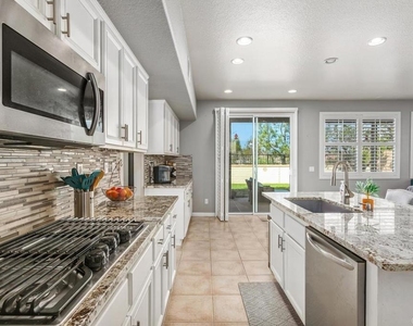 1071 Greenway Rd - Photo Thumbnail 11