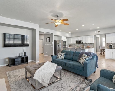 1071 Greenway Rd - Photo Thumbnail 13