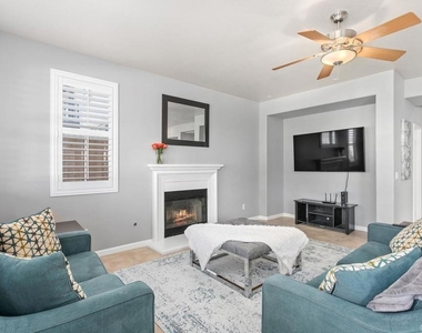 1071 Greenway Rd - Photo Thumbnail 12