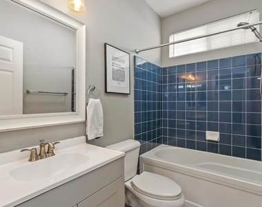 1071 Greenway Rd - Photo Thumbnail 14