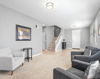 1071 Greenway Rd - Photo Thumbnail 5