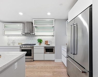 1048 Monroe Street - Photo Thumbnail 12