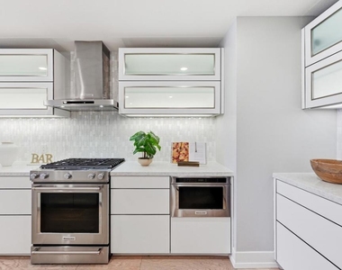 1048 Monroe Street - Photo Thumbnail 4