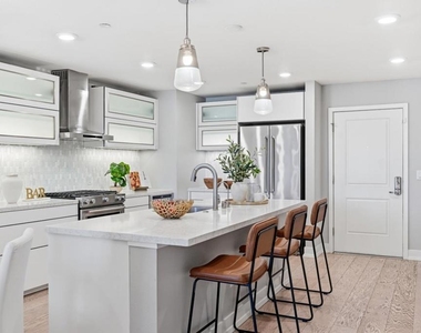 1048 Monroe Street - Photo Thumbnail 11