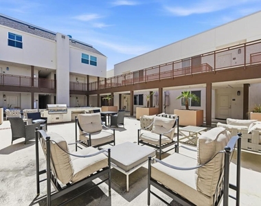 1048 Monroe Street - Photo Thumbnail 37