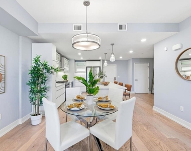 1048 Monroe Street - Photo Thumbnail 13