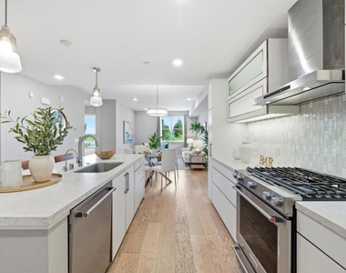 1048 Monroe Street - Photo Thumbnail 6