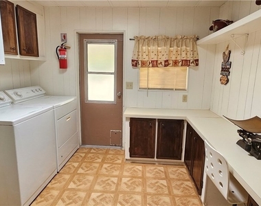 11010 Valle Vista - Photo Thumbnail 6