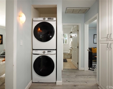 1412 N Catalina - Photo Thumbnail 11