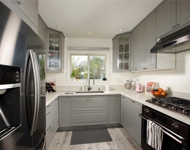 1412 N Catalina - Photo Thumbnail 10