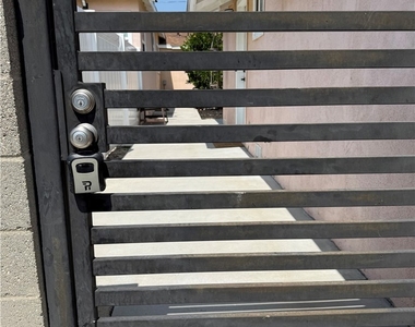 6144 Fair Ave. - Photo Thumbnail 4