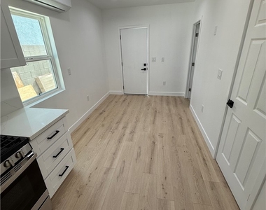 6144 Fair Ave. - Photo Thumbnail 10