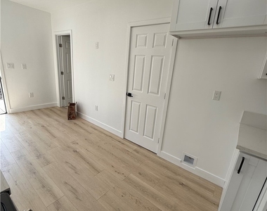 6144 Fair Ave. - Photo Thumbnail 9
