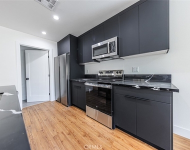 10810 Hesby Street - Photo Thumbnail 9