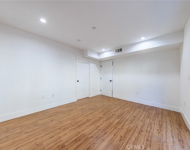 10810 Hesby Street - Photo Thumbnail 6