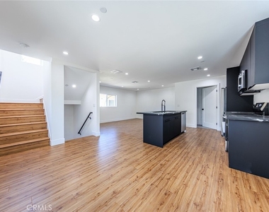 10810 Hesby Street - Photo Thumbnail 8