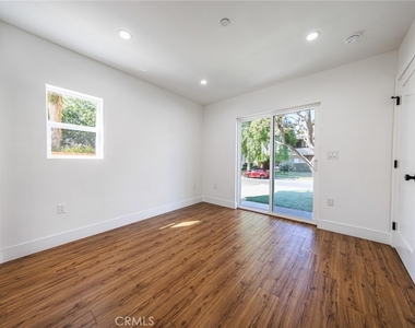 10810 Hesby Street - Photo Thumbnail 3