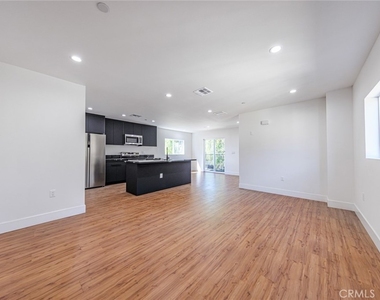 10810 Hesby Street - Photo Thumbnail 10