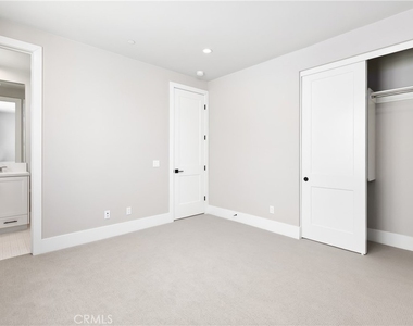 127 Oakstone - Photo Thumbnail 17