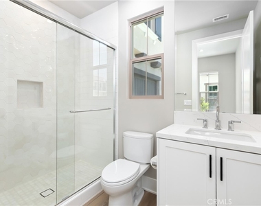 127 Oakstone - Photo Thumbnail 20